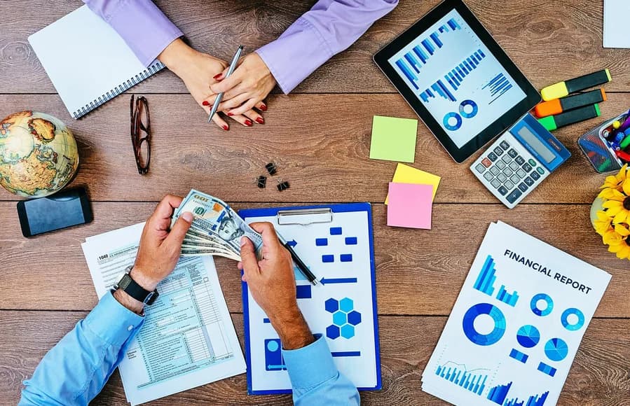 Public Revenues vs Expenses